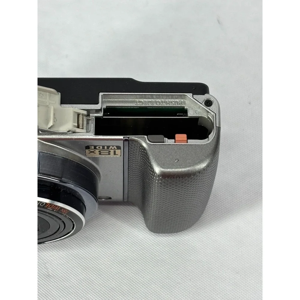 Olympus SZ-10 14MP 18x Optical Zoom‎ Digital Camera Silver Bundle SZ-10